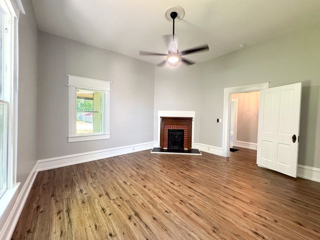 203 College St, Portland, TN 37148