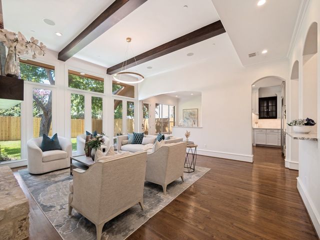 6704 Northwood Road, Dallas, TX 75225