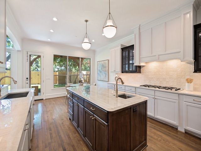 6704 Northwood Road, Dallas, TX 75225