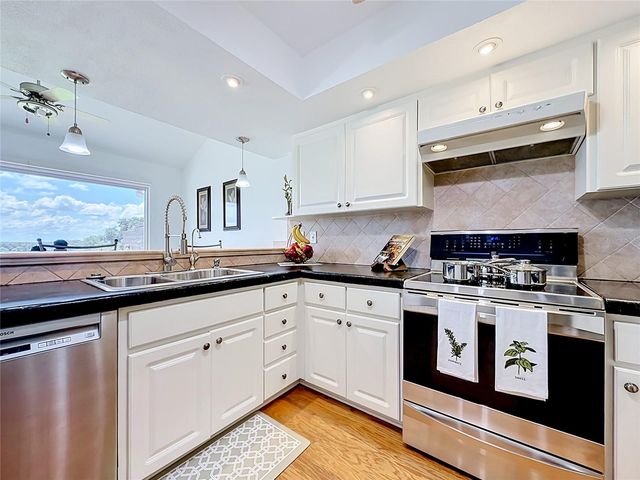 6042 TOPSAIL ROAD, Lady Lake, FL 32159