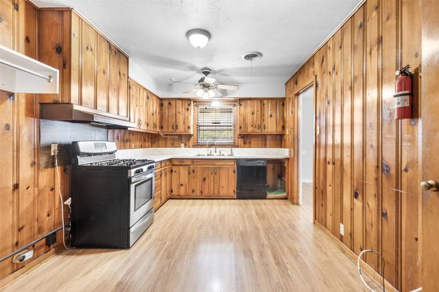 1808 W College Street, Sherman, TX 75092