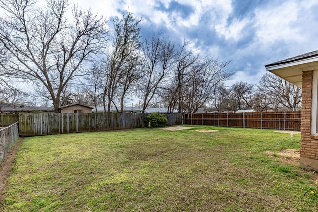 1808 W College Street, Sherman, TX 75092