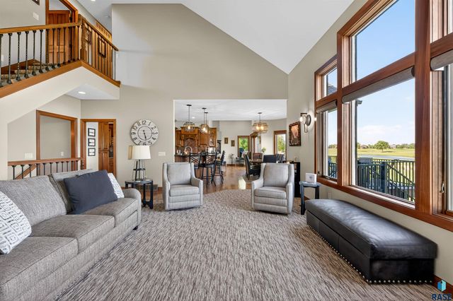 27257 Regal Ct Court, Sioux Falls, SD 57108