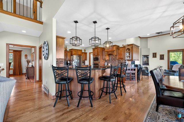27257 Regal Ct Court, Sioux Falls, SD 57108