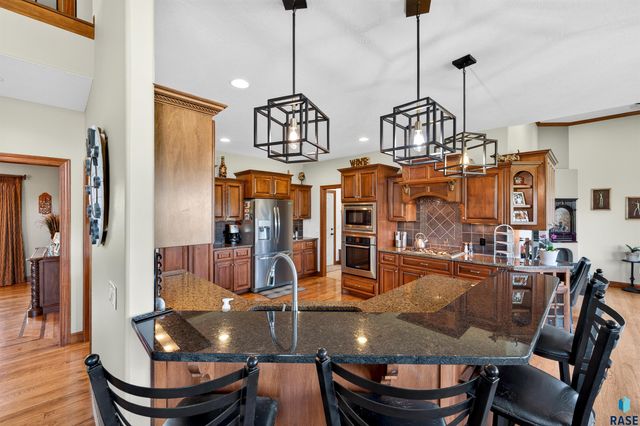 27257 Regal Ct Court, Sioux Falls, SD 57108