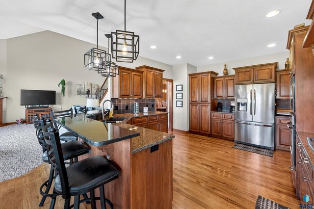 27257 Regal Ct Court, Sioux Falls, SD 57108