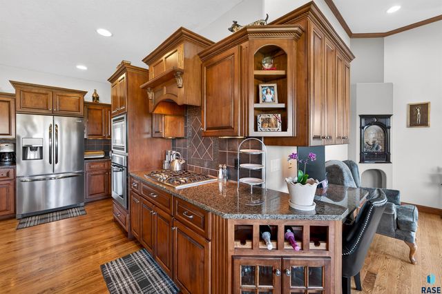27257 Regal Ct Court, Sioux Falls, SD 57108