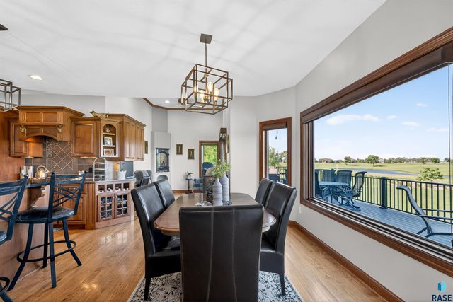 27257 Regal Ct Court, Sioux Falls, SD 57108