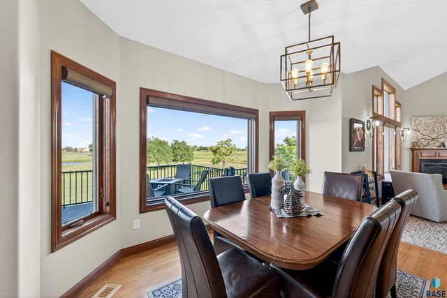 27257 Regal Ct Court, Sioux Falls, SD 57108