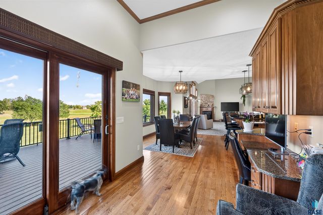 27257 Regal Ct Court, Sioux Falls, SD 57108