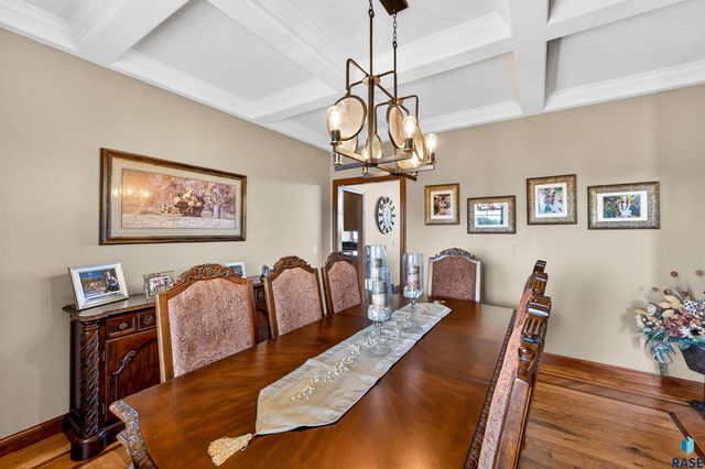 27257 Regal Ct Court, Sioux Falls, SD 57108
