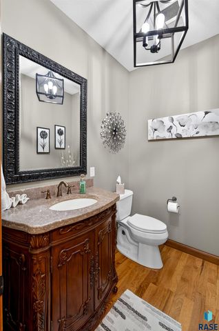 27257 Regal Ct Court, Sioux Falls, SD 57108