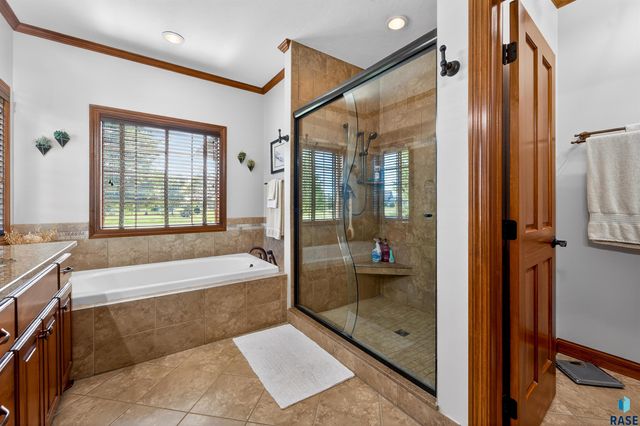 27257 Regal Ct Court, Sioux Falls, SD 57108