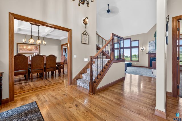 27257 Regal Ct Court, Sioux Falls, SD 57108