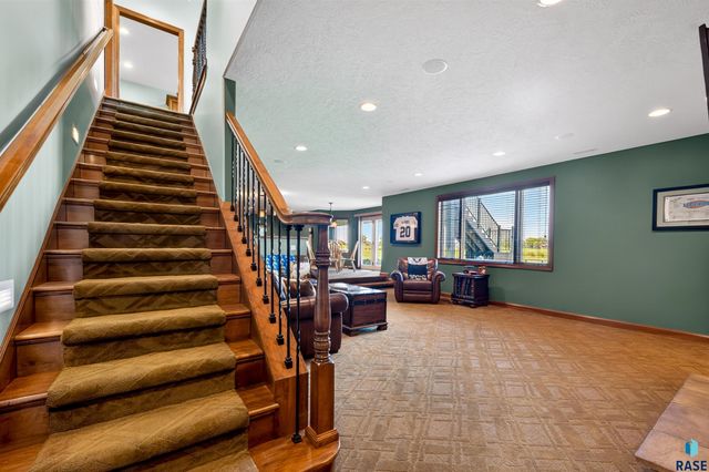 27257 Regal Ct Court, Sioux Falls, SD 57108
