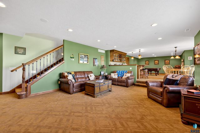 27257 Regal Ct Court, Sioux Falls, SD 57108