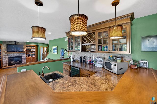 27257 Regal Ct Court, Sioux Falls, SD 57108