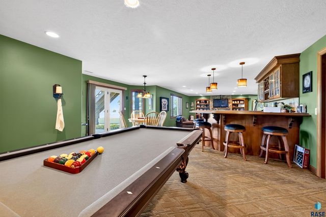 27257 Regal Ct Court, Sioux Falls, SD 57108
