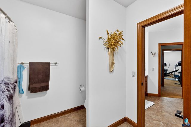27257 Regal Ct Court, Sioux Falls, SD 57108