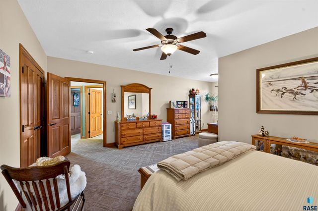 27257 Regal Ct Court, Sioux Falls, SD 57108