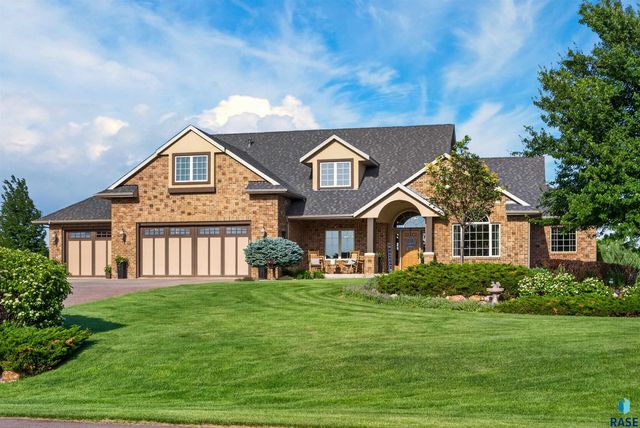 27257 Regal Ct Court, Sioux Falls, SD 57108