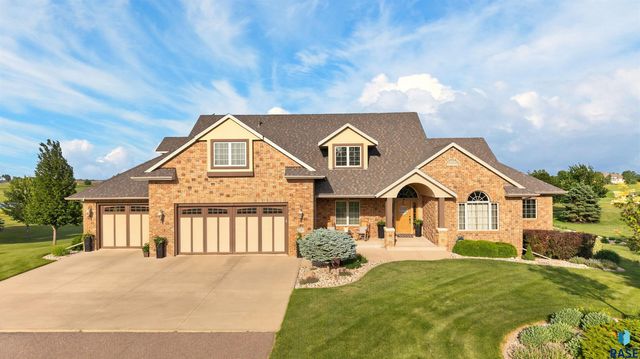 27257 Regal Ct Court, Sioux Falls, SD 57108