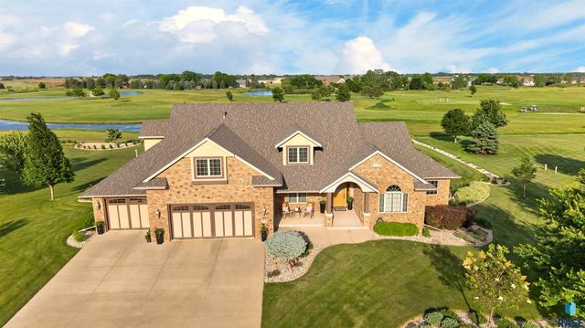 27257 Regal Ct Court, Sioux Falls, SD 57108