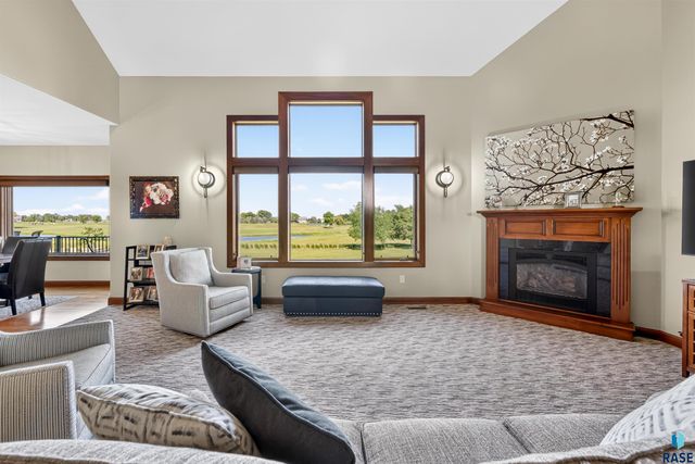 27257 Regal Ct Court, Sioux Falls, SD 57108