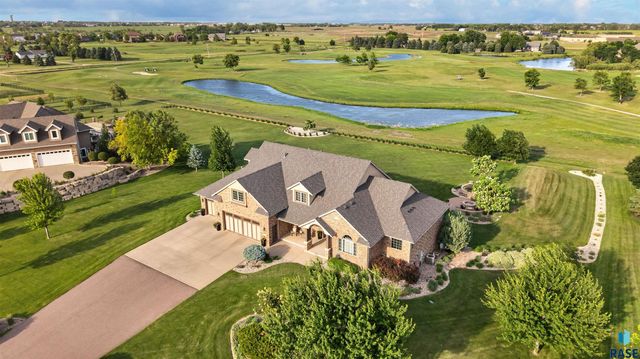 27257 Regal Ct Court, Sioux Falls, SD 57108