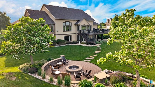 27257 Regal Ct Court, Sioux Falls, SD 57108