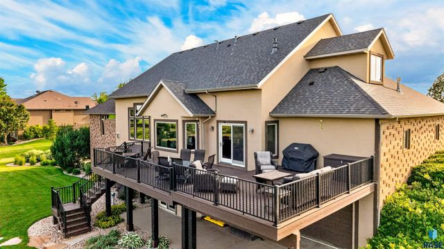 27257 Regal Ct Court, Sioux Falls, SD 57108