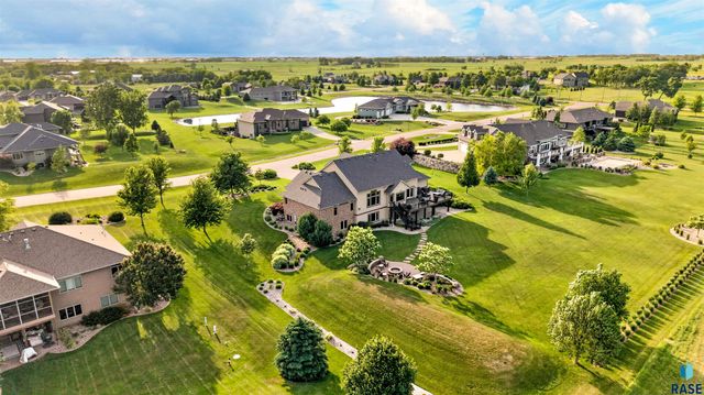 27257 Regal Ct Court, Sioux Falls, SD 57108