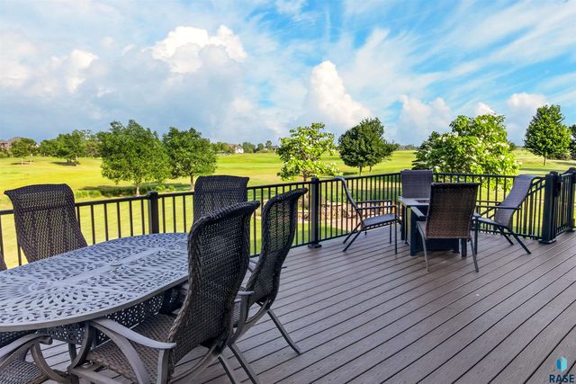 27257 Regal Ct Court, Sioux Falls, SD 57108