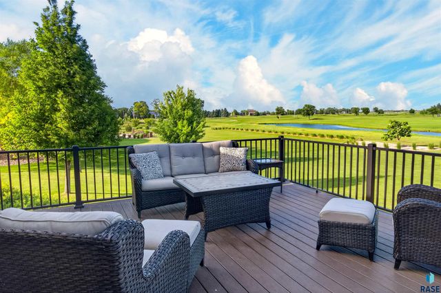 27257 Regal Ct Court, Sioux Falls, SD 57108