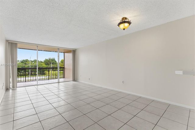 10425 SW 112th Ave 302, Miami, FL 33176