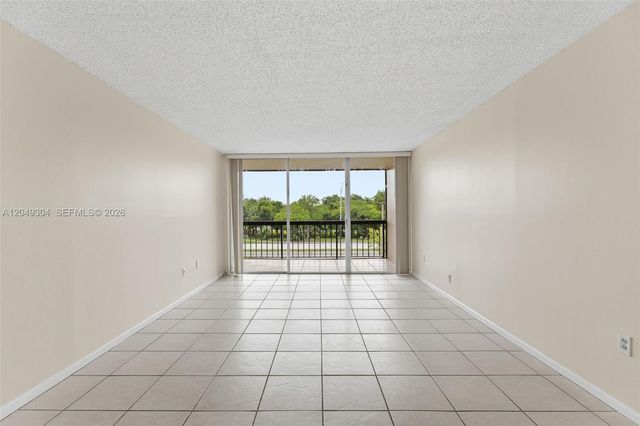 10425 SW 112th Ave 302, Miami, FL 33176