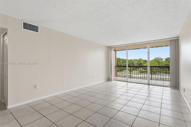 10425 SW 112th Ave 302, Miami, FL 33176