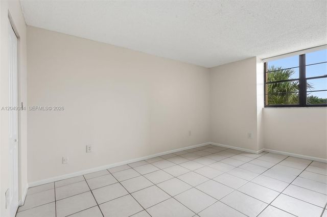 10425 SW 112th Ave 302, Miami, FL 33176