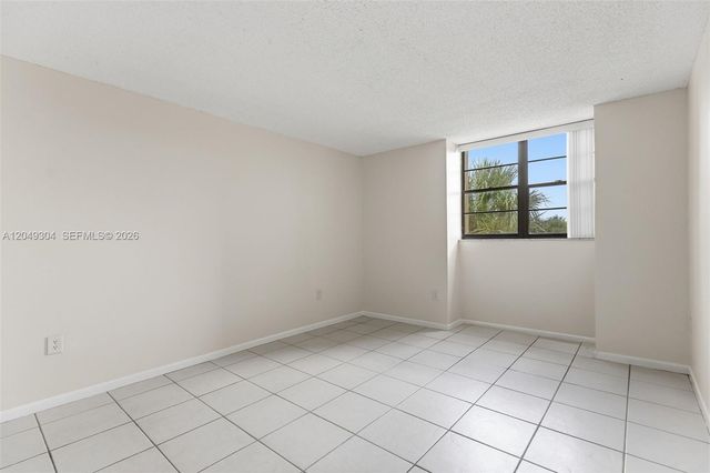 10425 SW 112th Ave 302, Miami, FL 33176