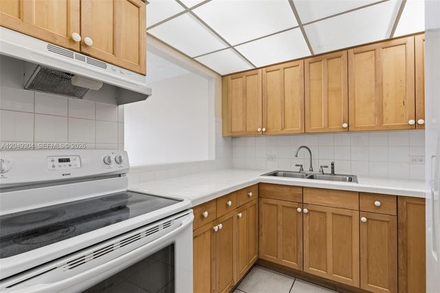 10425 SW 112th Ave 302, Miami, FL 33176