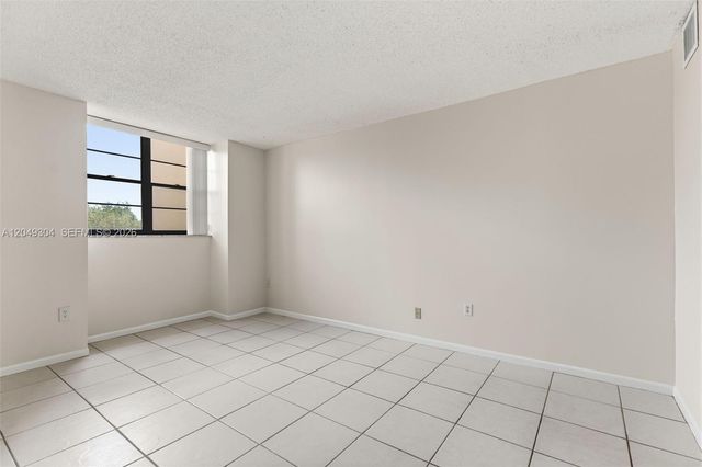 10425 SW 112th Ave 302, Miami, FL 33176