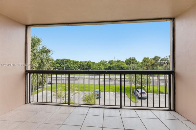 10425 SW 112th Ave 302, Miami, FL 33176