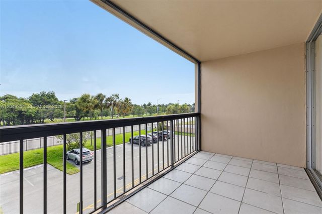 10425 SW 112th Ave 302, Miami, FL 33176