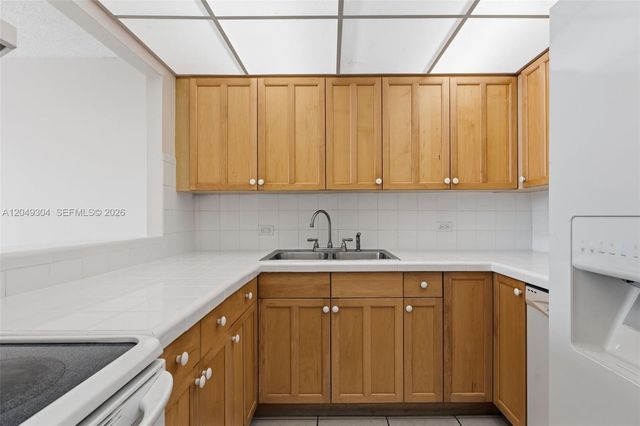 10425 SW 112th Ave 302, Miami, FL 33176