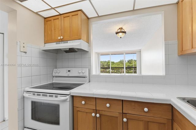10425 SW 112th Ave 302, Miami, FL 33176