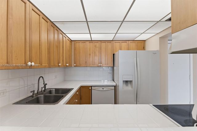 10425 SW 112th Ave 302, Miami, FL 33176