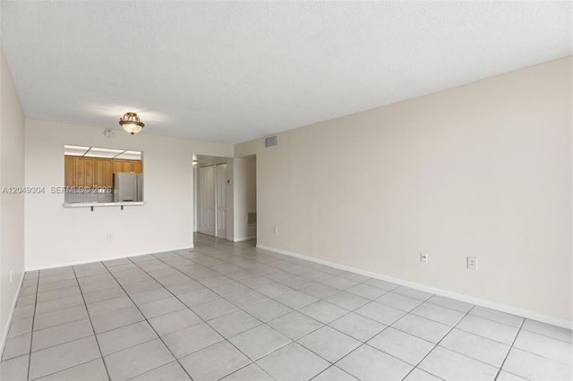 10425 SW 112th Ave 302, Miami, FL 33176