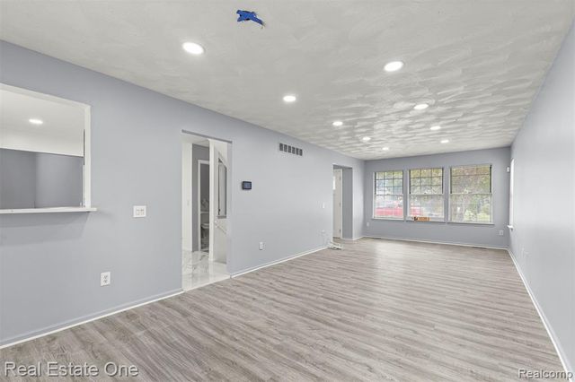 7985 Faircrest Drive, Ypsilanti, MI 48197