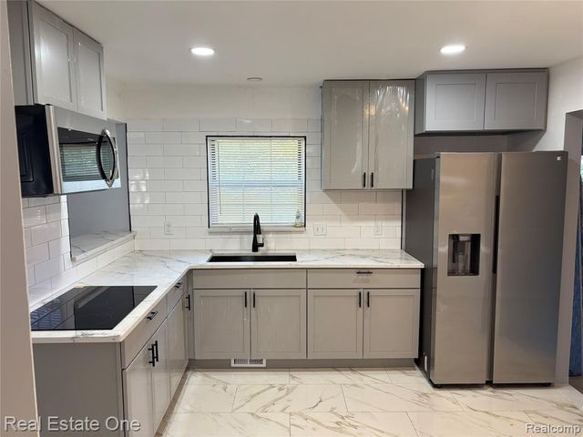 7985 Faircrest Drive, Ypsilanti, MI 48197