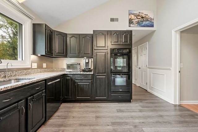 82 Central Tpke, Sutton, MA 01590